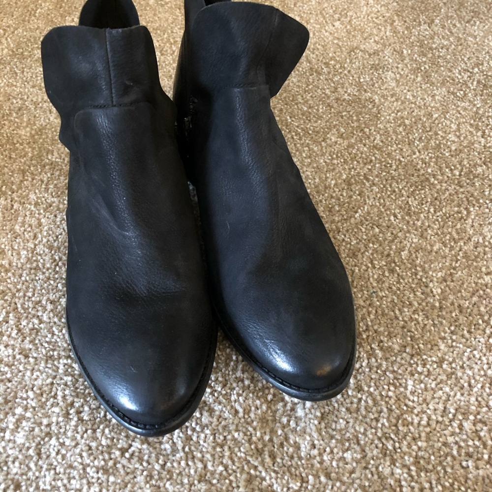 Seychelles like new black booties.